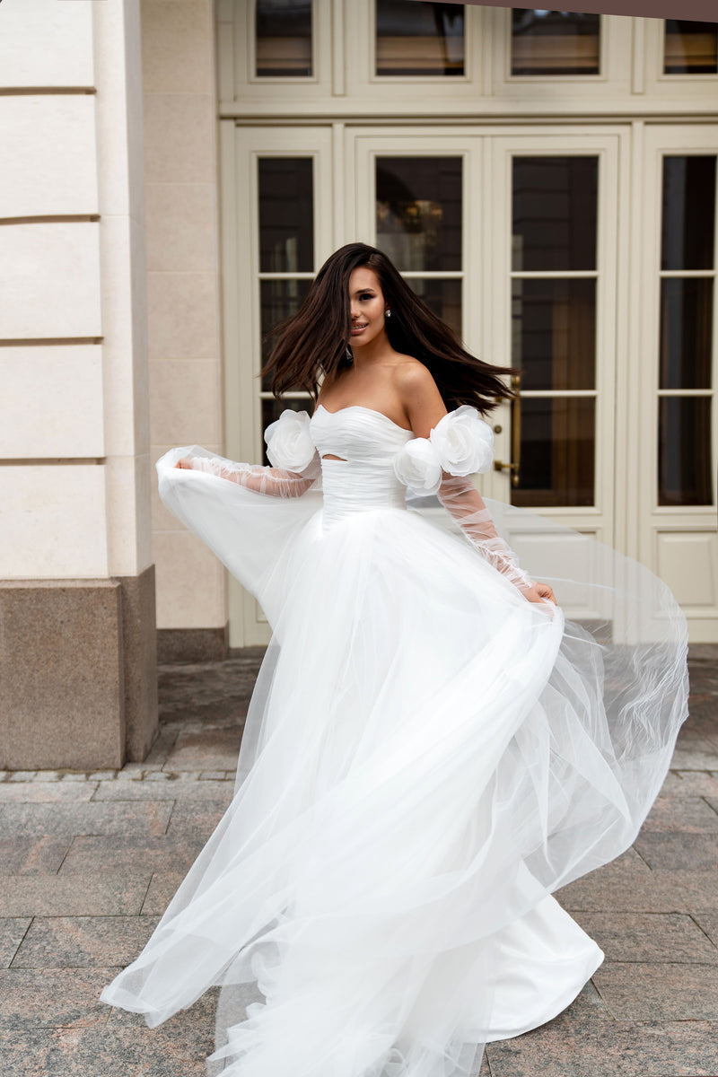 Elegant Tulle Wedding Dress with Lace-Up Corset and Removable Sleeves –  Wedding Roof