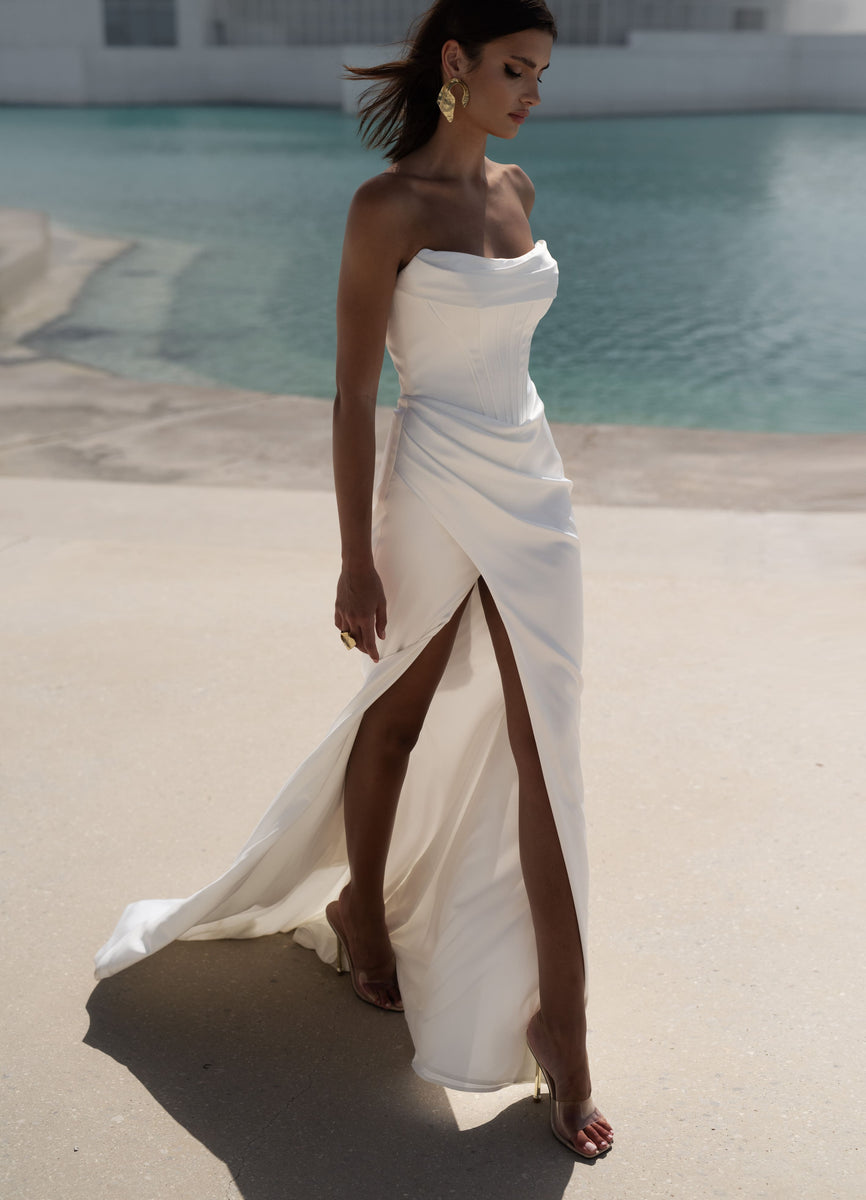 Elegant Fitted Wedding Dress with Slit in Fine Satin Hale – Wedding Roof