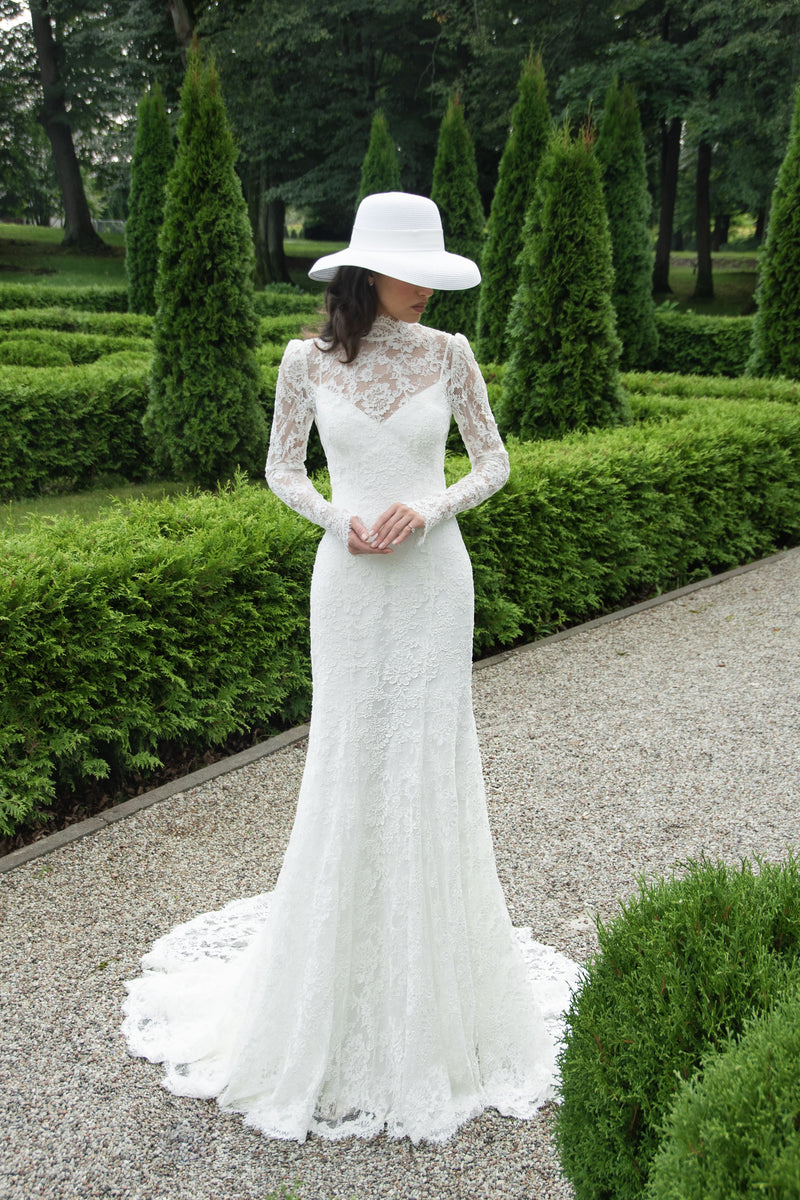 Elegant Mermaid and Fish Silhouette Wedding Dress with Lace and Crepe Belcanto 16US/48FR/20UK / Milk / Yes Elegant Mermaid and Fish Silhouette Wedding Dress with Lace and Crepe Belcanto 16US/48FR/20UK / Milk / Yes