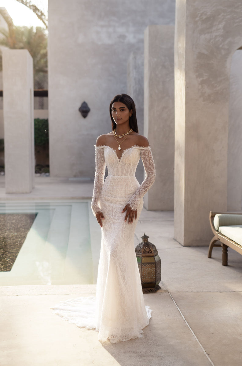 Elegant Long Sleeve Wedding Dress in Form-Fitting Chantilly Lace Samira 10US/42FR/14UK / Milk Elegant Long Sleeve Wedding Dress in Form-Fitting Chantilly Lace Samira 10US/42FR/14UK / Milk