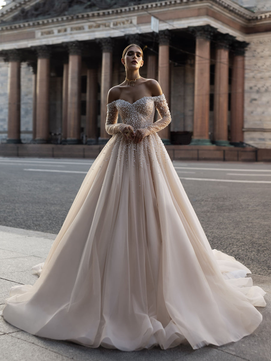 Pearl Embroidered Ballroom Long Sleeve Button-Down Wedding Dress Patricia Marile 14US/46FR/18UK / Milk Pearl Embroidered Ballroom Long Sleeve Button-Down Wedding Dress Patricia Marile 14US/46FR/18UK / Milk