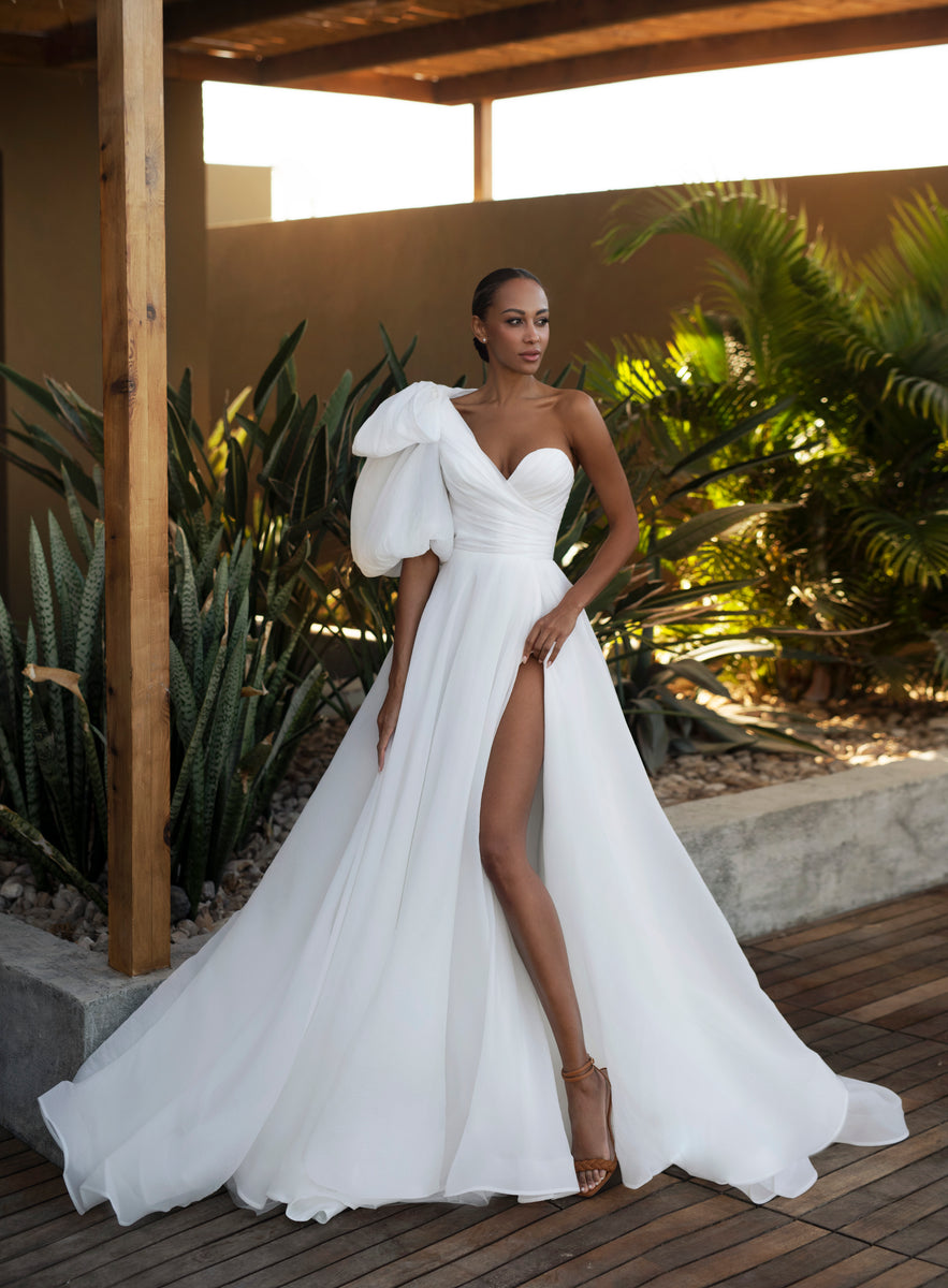 One-Sleeve A-Line Wedding Dress in Wrinkled Organza Liam Wedding Roof One-Sleeve A-Line Wedding Dress in Wrinkled Organza Liam Wedding Roof