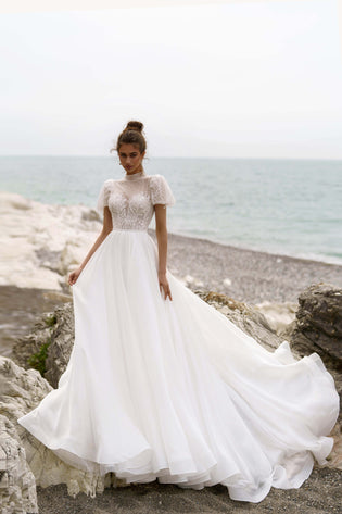  Elegance Meets Simplicity in This Timeless A-Line Wedding Dress