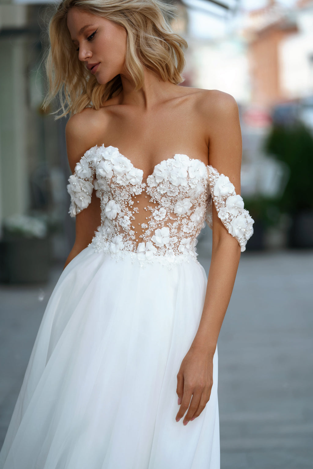Timeless Elegance: Flaunt Classic Style in This A-Line Lace & Organza Wedding Roof Timeless Elegance: Flaunt Classic Style in This A-Line Lace & Organza Wedding Roof