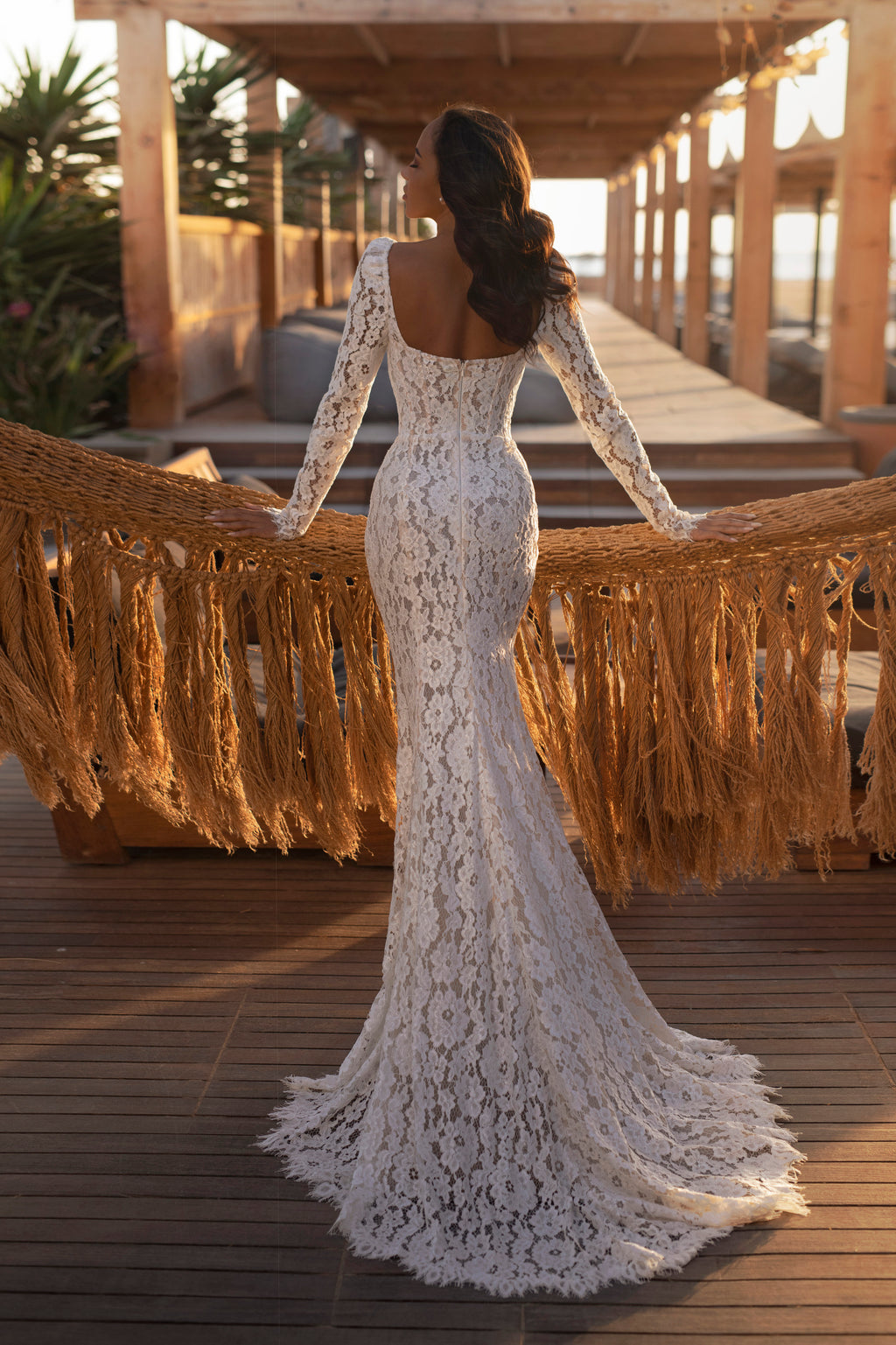 Dramatic & Dreamy: Gorgeous Open-Back Lace Wedding Dresses to Show