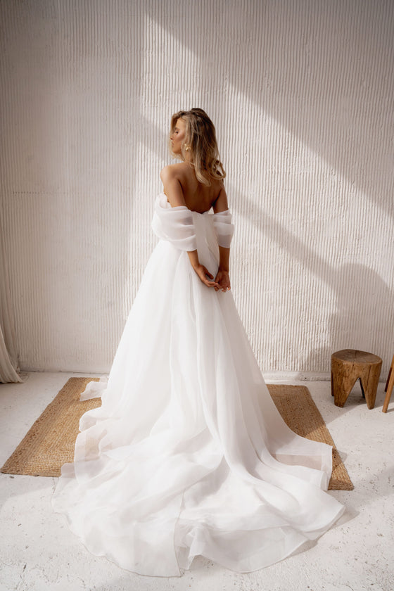 A-line wedding dress with tulle sleeves