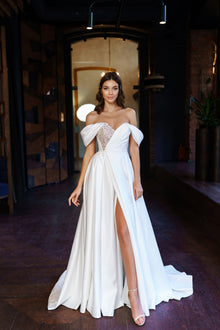  A Line Sleeveless Wedding Dress