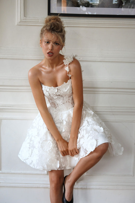 Elegant One-Strap Lace Short Wedding Dress with Full Skirt Veresk 8US/40FR/12UK / Milk Elegant One-Strap Lace Short Wedding Dress with Full Skirt Veresk 8US/40FR/12UK / Milk