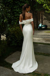 Elegant straight-cut wedding dress Brianna