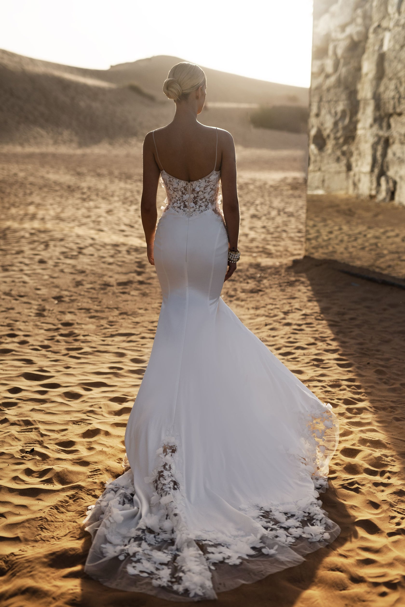 Elegant Floral Lace Wedding Dress with Form-Fitting Silhouette and Thi ...