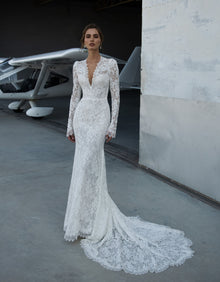  Button_back_wedding_dress