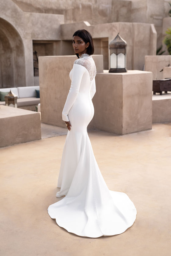 Elegant Fitted Wedding Dress with Long Sleeves and Stand-Up Collar Halima 6US/38FR/10UK / Milk Elegant Fitted Wedding Dress with Long Sleeves and Stand-Up Collar Halima 6US/38FR/10UK / Milk
