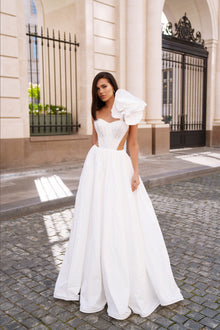  Draped wedding dress