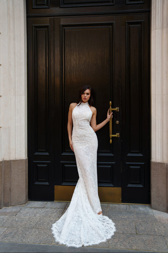 Elegant_lace_halter_wedding_gown