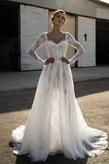  Elegant_wedding_dress_with_beads