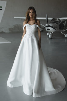 Elegant_wedding_dress_with_beadwork