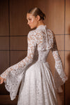 Elegant lace wedding dress