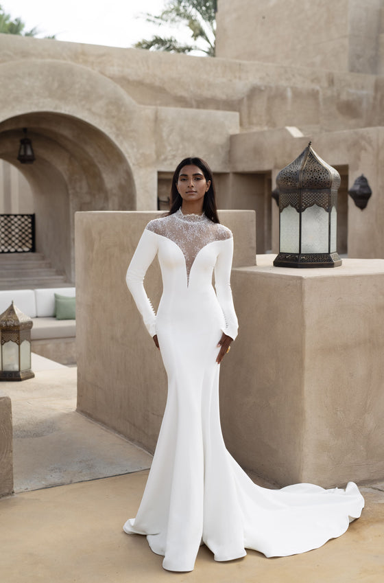 Elegant Fitted Wedding Dress with Long Sleeves and Stand-Up Collar Hal Wedding Roof Elegant Fitted Wedding Dress with Long Sleeves and Stand-Up Collar Hal Wedding Roof