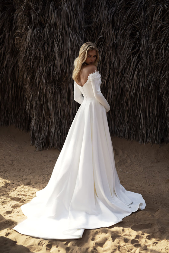 Enchanting wedding dress