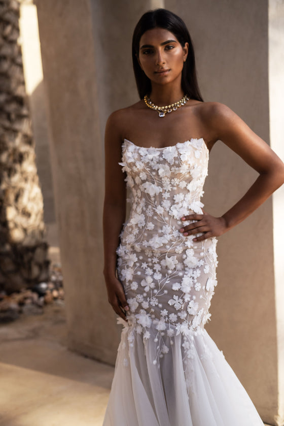 Exquisite wedding dress