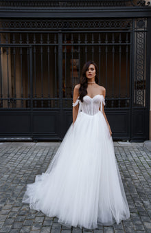  Fairytale_wedding_dress_with_tulle_skirt