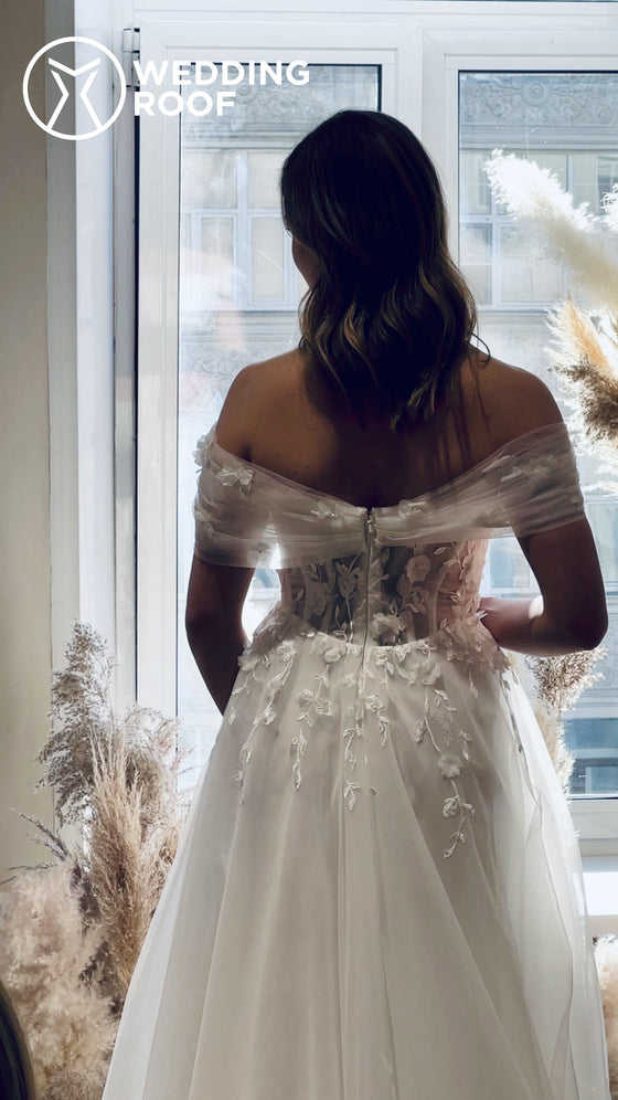 Ethereal A-Line Wedding Dress with Delicate Lace and Slit Filiomena