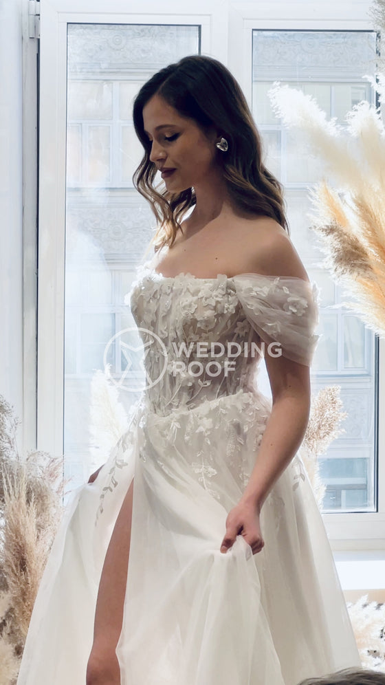 Ethereal A-Line Wedding Dress with Delicate Lace and Slit Filiomena