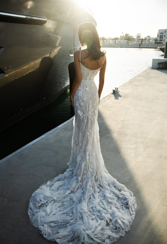 Fitted silhouette bridal gowns