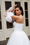 Elegant Tulle Wedding Dress with Lace-Up Corset and Removable Sleeves Ecarta