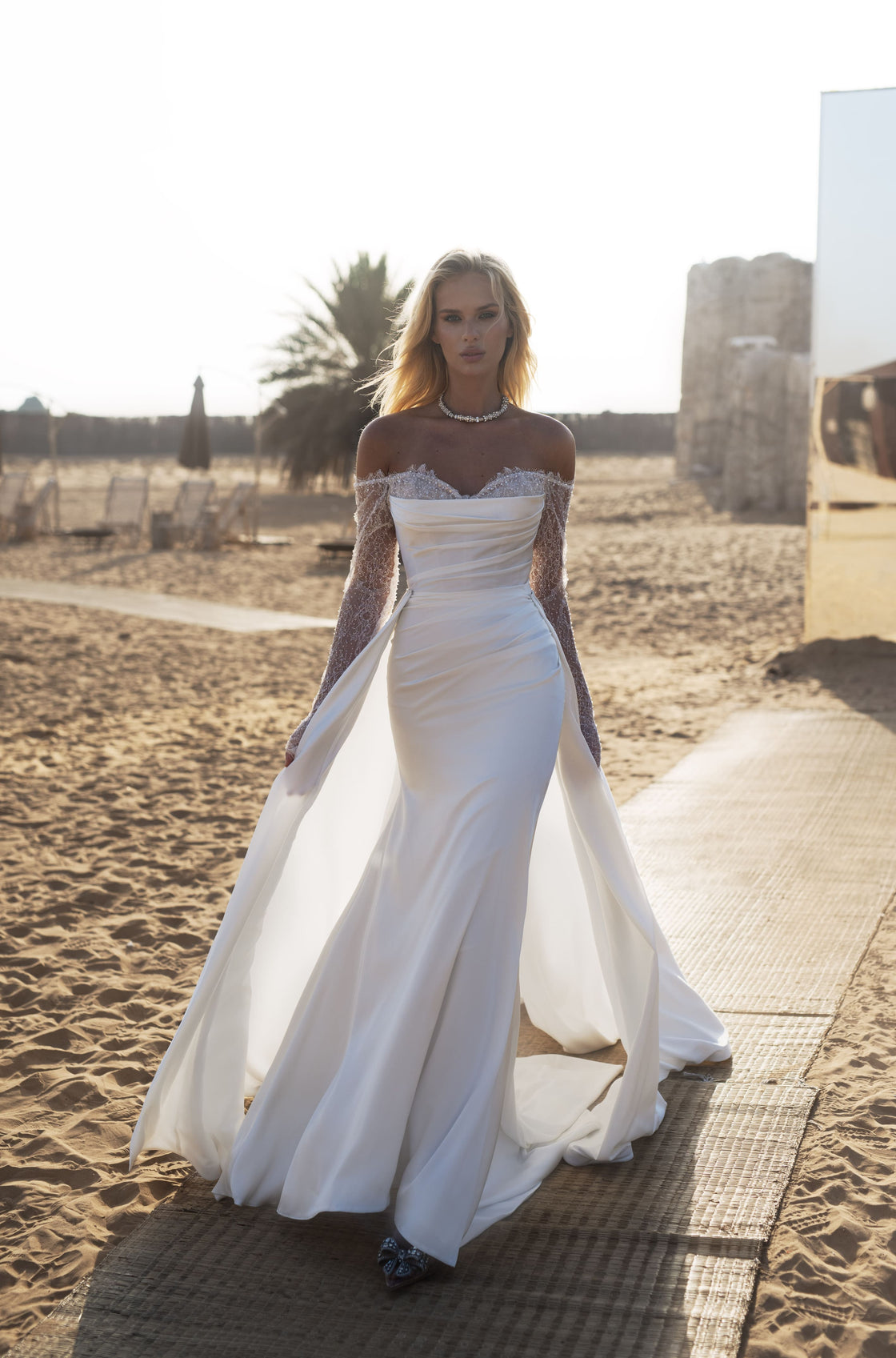 Elegant Form-Fitting Wedding Dress with Removable Skirt Fairuza
