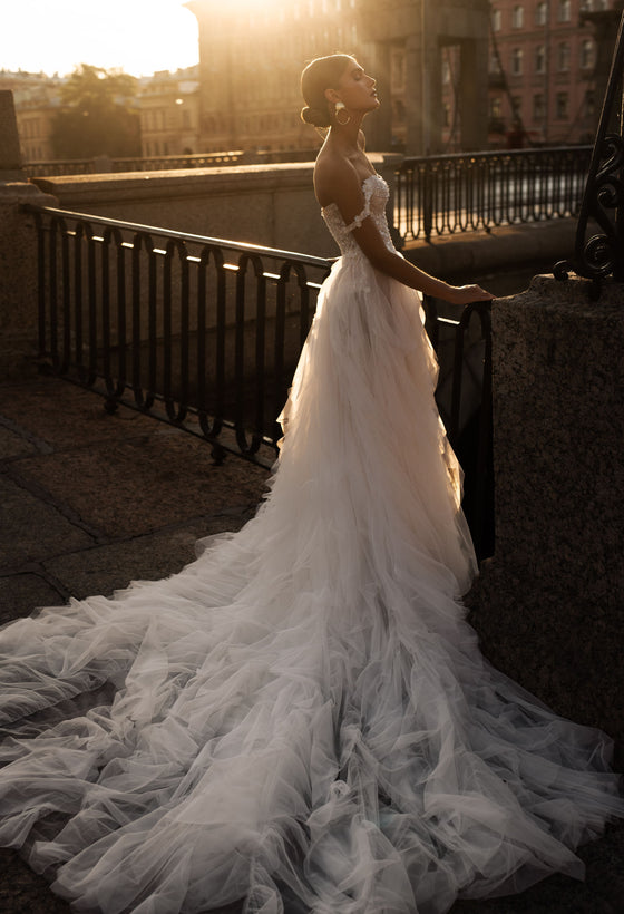 Lace Sweetheart Wedding Dress