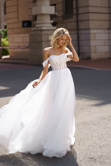  Lace Wedding Dress With Open Back