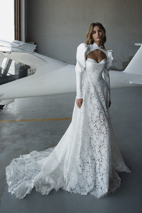 Lace_A-line_bridal_gown