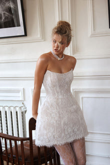  Lace wedding dress with detachable sleeves