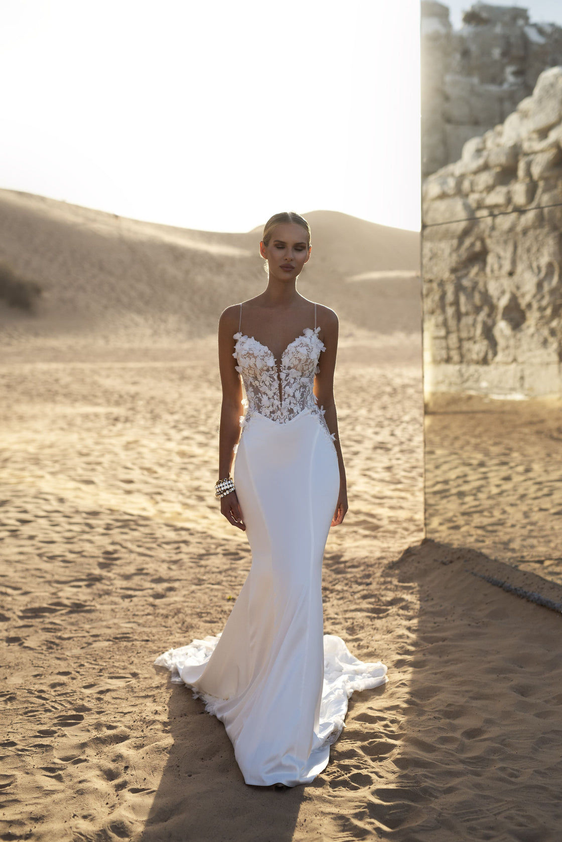 Elegant Floral Lace Wedding Dress with Form-Fitting Silhouette and Thi ...