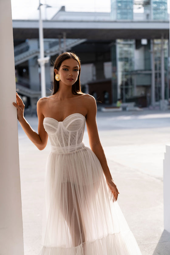 Elegant Open Back Lace A-Line Wedding Dress with Sweetheart Bodice Sonesta Lara