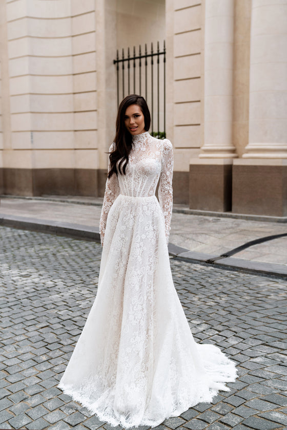 Long_sleeve_lace_wedding_dress