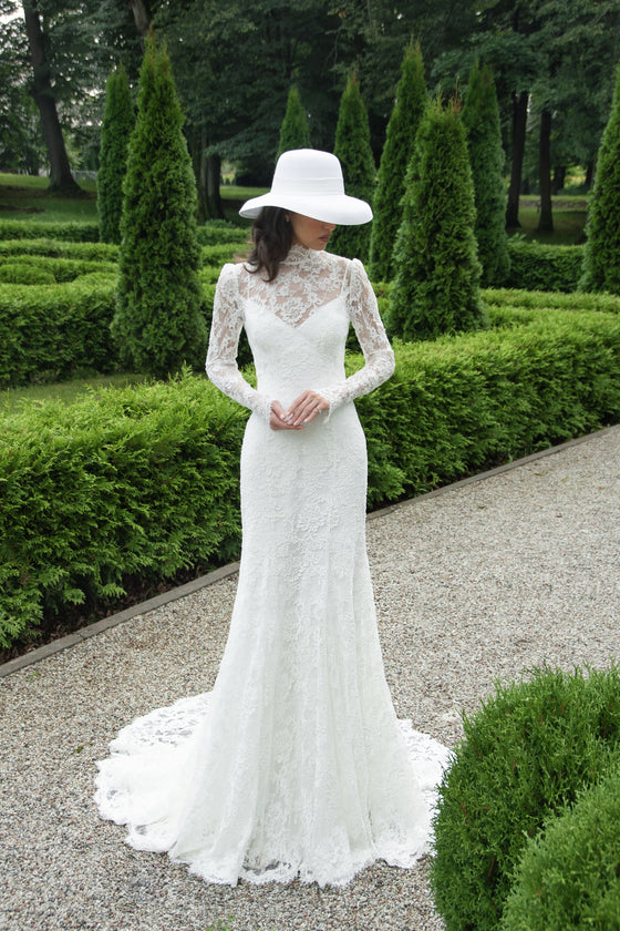 Mermaid silhouette wedding dress