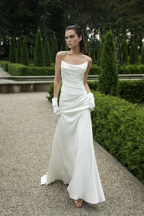 Mermaid wedding dress with train