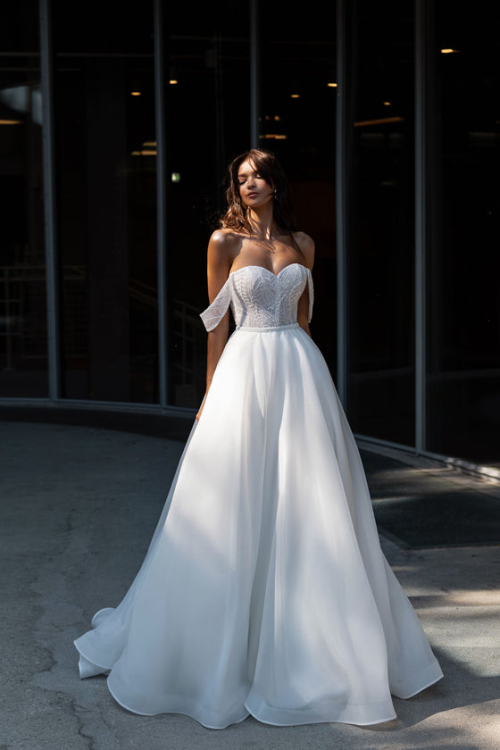 Beautiful A-line Off-the-Shoulder Wedding Dress with Embroidered Corse Wedding Roof Beautiful A-line Off-the-Shoulder Wedding Dress with Embroidered Corse Wedding Roof