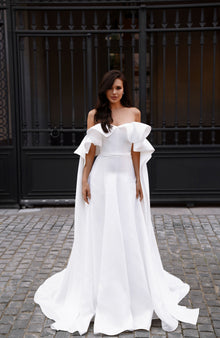  Off-the-shoulder organza wedding gown