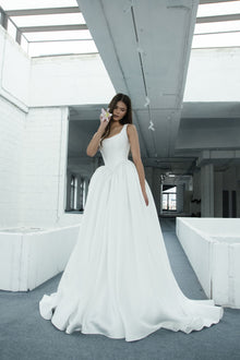  Open_back_wedding_gowns