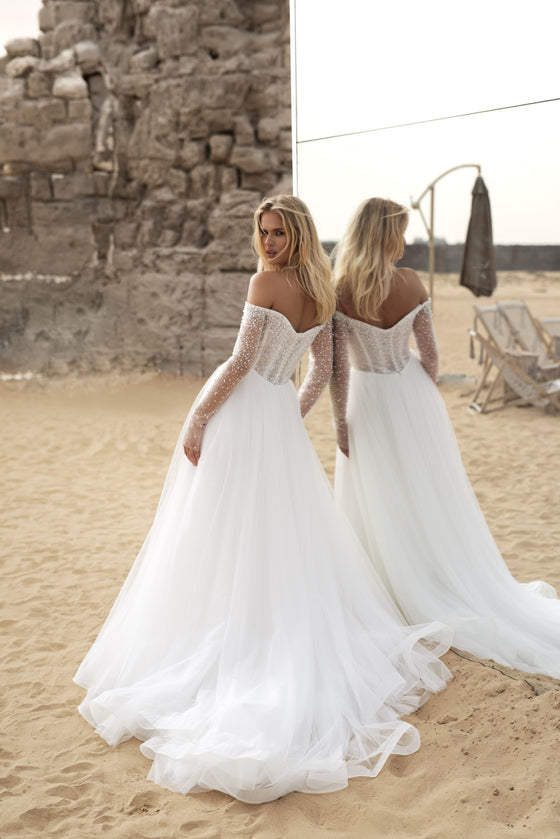 Elegant A-line Wedding Dress with Embroidered Pearls - Long Sleeves an Wedding Roof Elegant A-line Wedding Dress with Embroidered Pearls - Long Sleeves an Wedding Roof