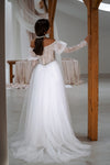 Retro-themed_wedding_dress_with_long_sleeves