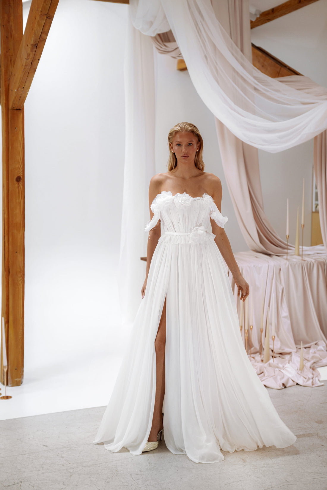  Romantic A-line wedding dress