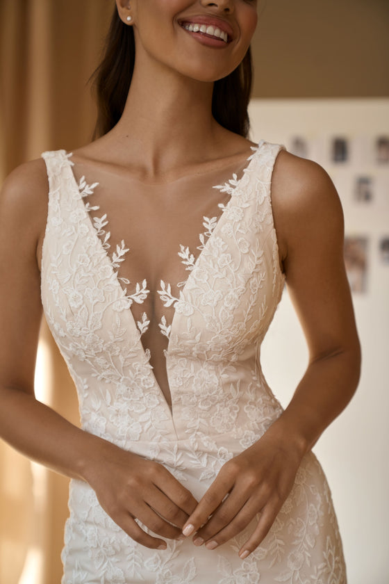 Sleeveless Wedding Dress Lace