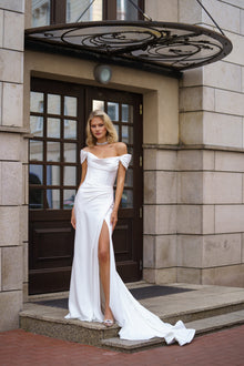  Sleeveless Wedding Gowns