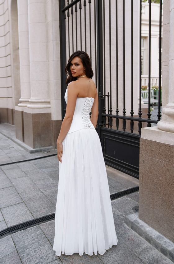 Sophisticated_lace_wedding_dress