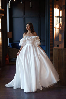  Strapless Satin Wedding Dress