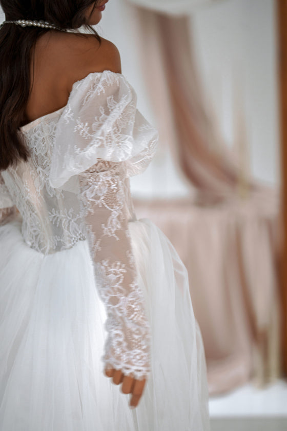 Tulle_and_lace_wedding_dress